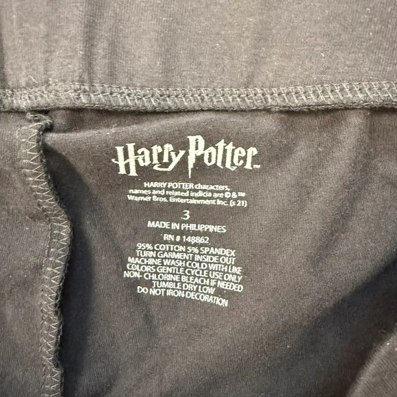 Torrid Black Harry Potter Hufflepuff Cropped Leggings - New - Size 3 (22/24) - Picture 7 of 7